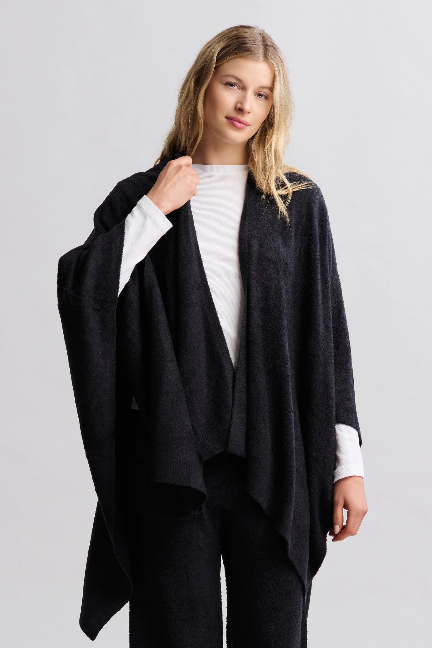 Barefoot Dreams CozyChic Lite® Weekend Wrap, Black