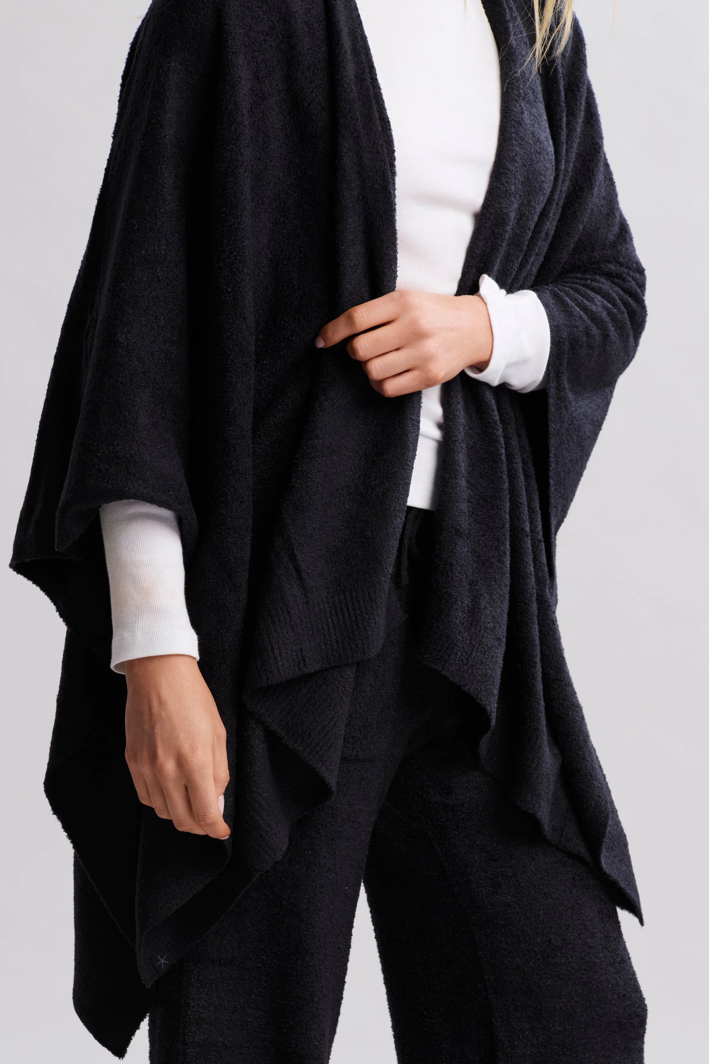 Barefoot Dreams CozyChic Lite® Weekend Wrap, Black