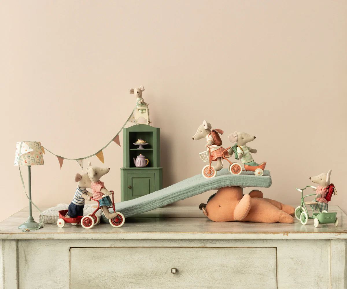 Maileg Abri A Tricycle, Mouse, Coral