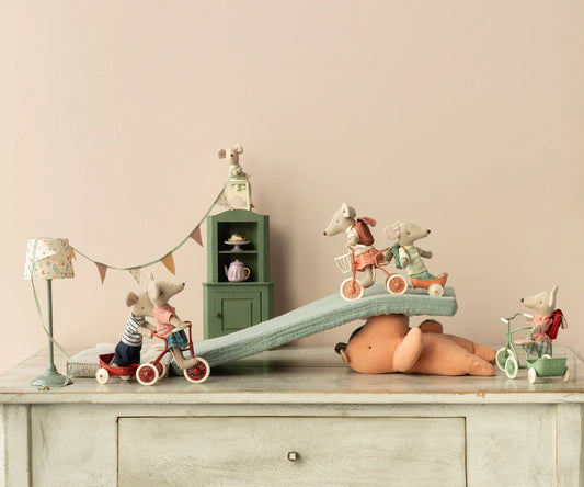 Maileg Abri A Tricycle, Mouse, Coral