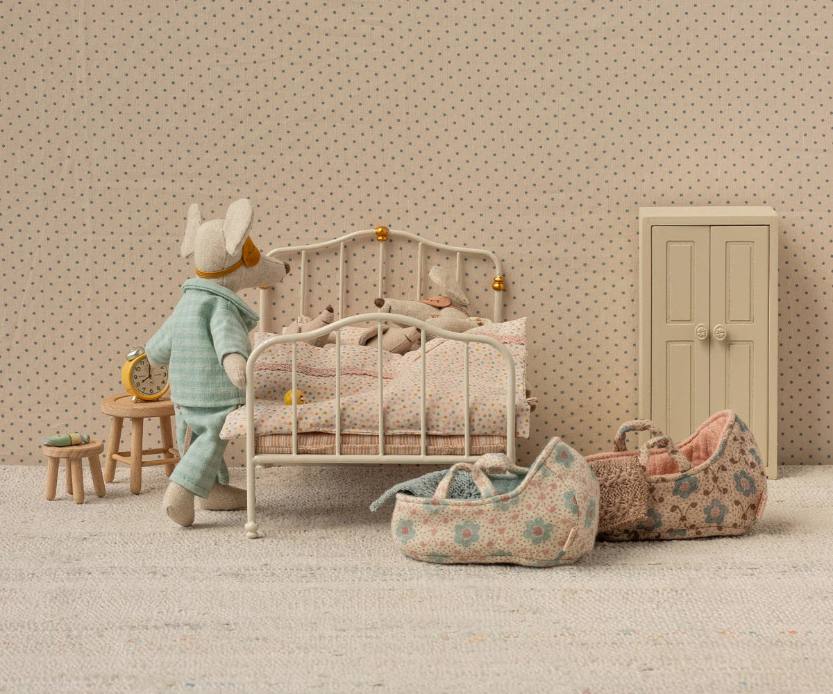 Maileg Vintage Bed, Mouse, Off White