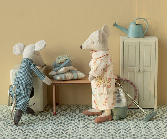 Maileg Grandma And Grandpa Mice In Cigarbox (NEW)